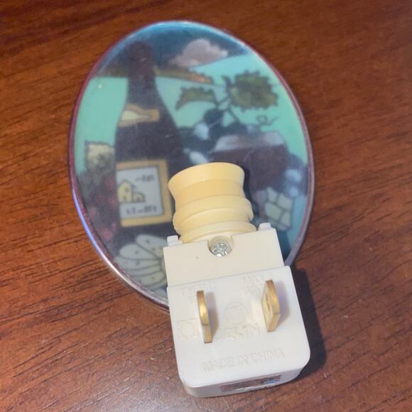 Joan Baker Designs Hand Painted Wine & Cheese Stained Glass Nightlight Grapes - Picture 9 of 11